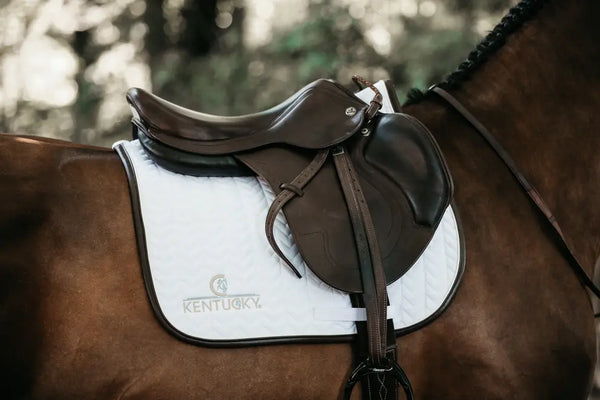 Kentucky Saddle Pad White Fishbone and Leather Jumping